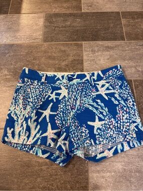 Lilly Pulitzer, the Callahan short, size 12. Blue Starfish Print, excellent
